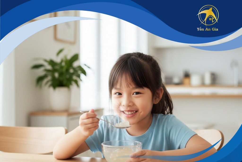 Bé tự ăn yến minh họa tác dụng của yến chưng với trẻ em